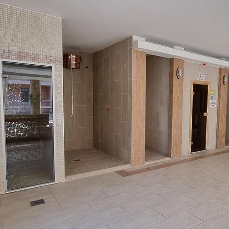 Relax Wellness Studio Hajduszoboszlo Apartment Bagian luar foto