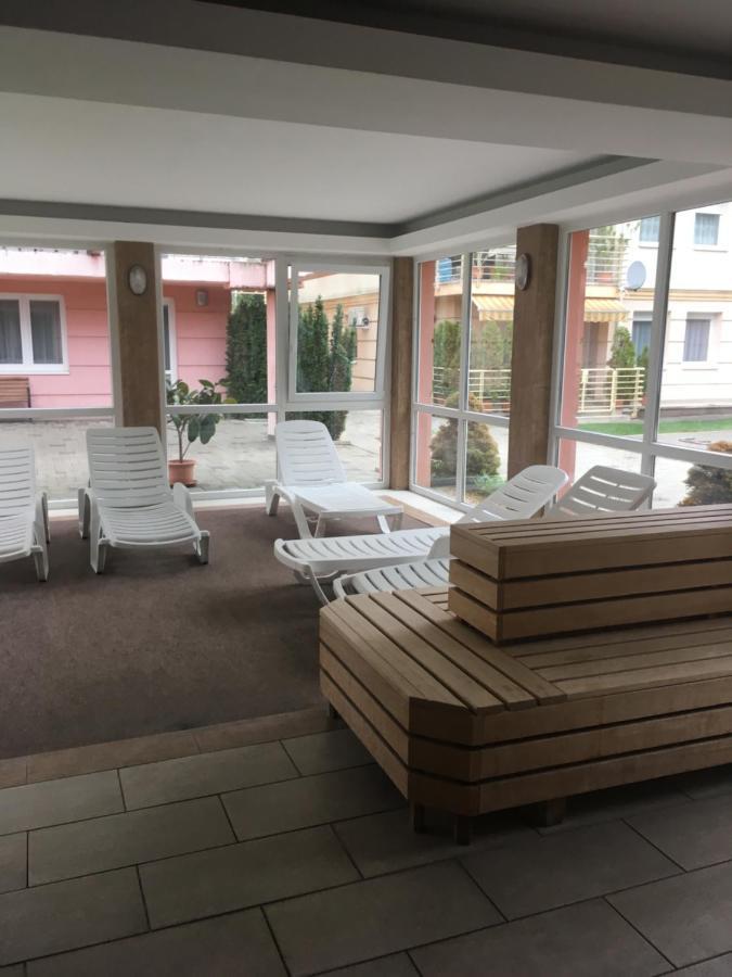 Relax Wellness Studio Hajduszoboszlo Apartment Bagian luar foto