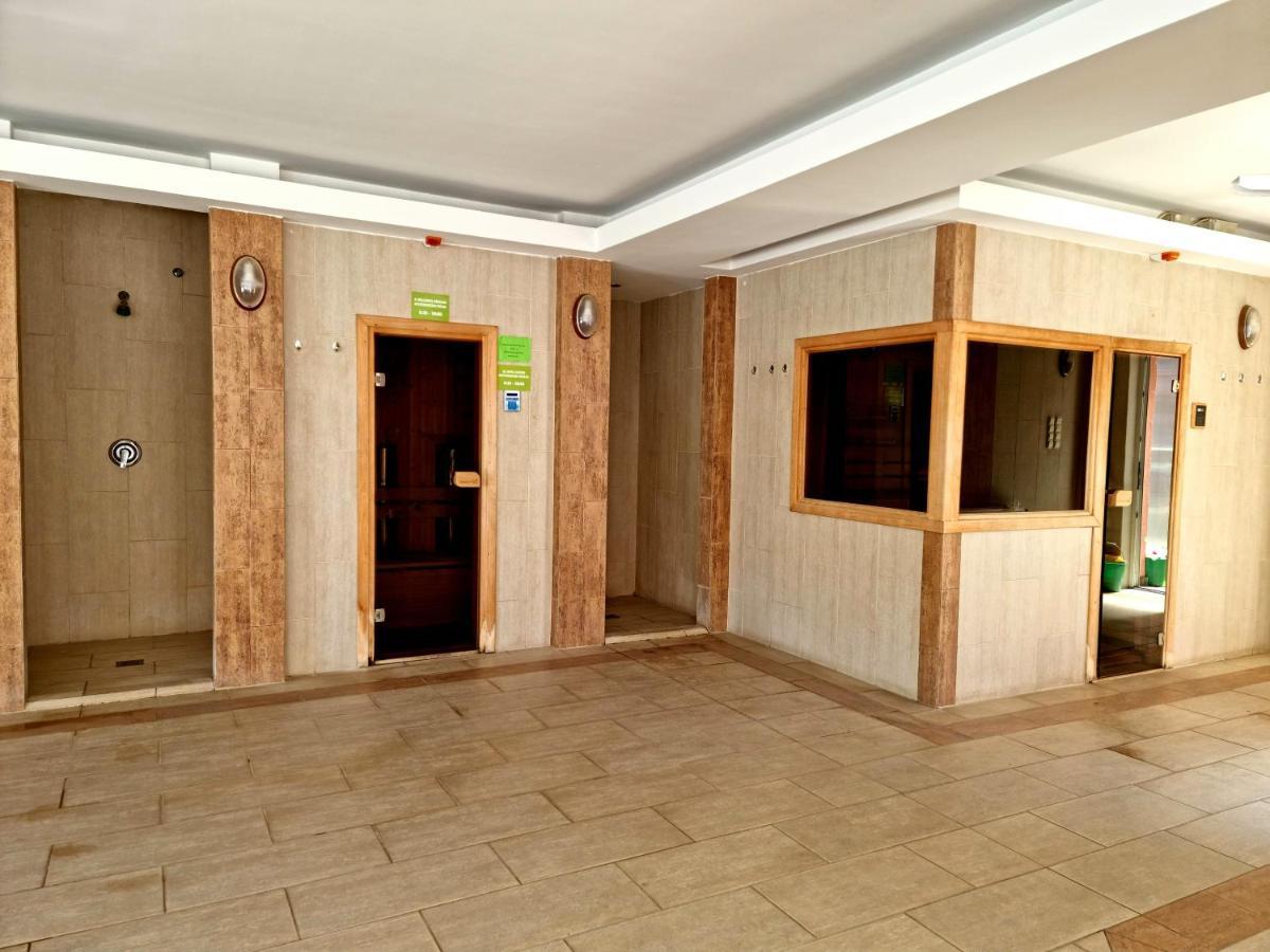 Relax Wellness Studio Hajduszoboszlo Apartment Bagian luar foto