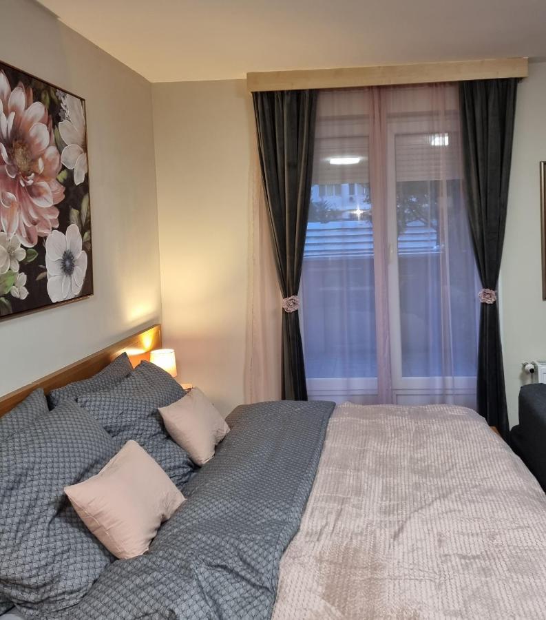 Relax Wellness Studio Hajduszoboszlo Apartment Bagian luar foto