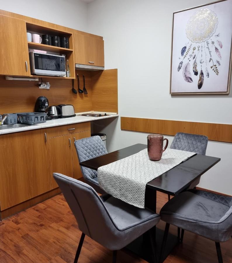 Relax Wellness Studio Hajduszoboszlo Apartment Bagian luar foto