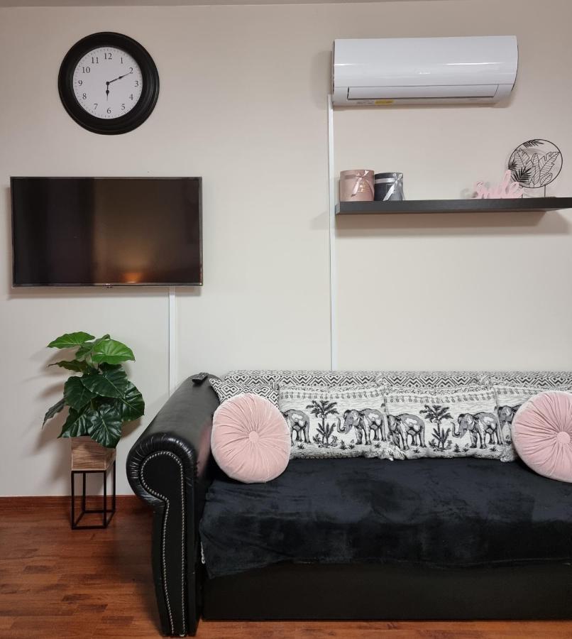 Relax Wellness Studio Hajduszoboszlo Apartment Bagian luar foto