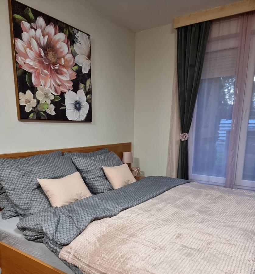 Relax Wellness Studio Hajduszoboszlo Apartment Bagian luar foto