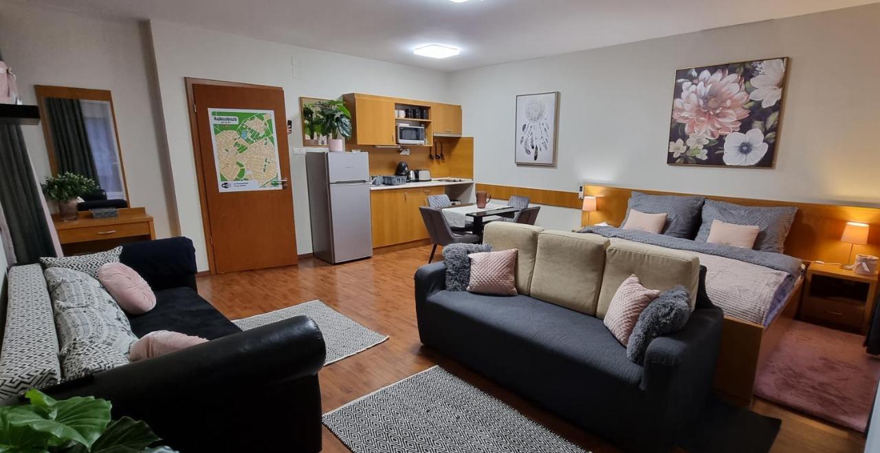 Relax Wellness Studio Hajduszoboszlo Apartment Bagian luar foto