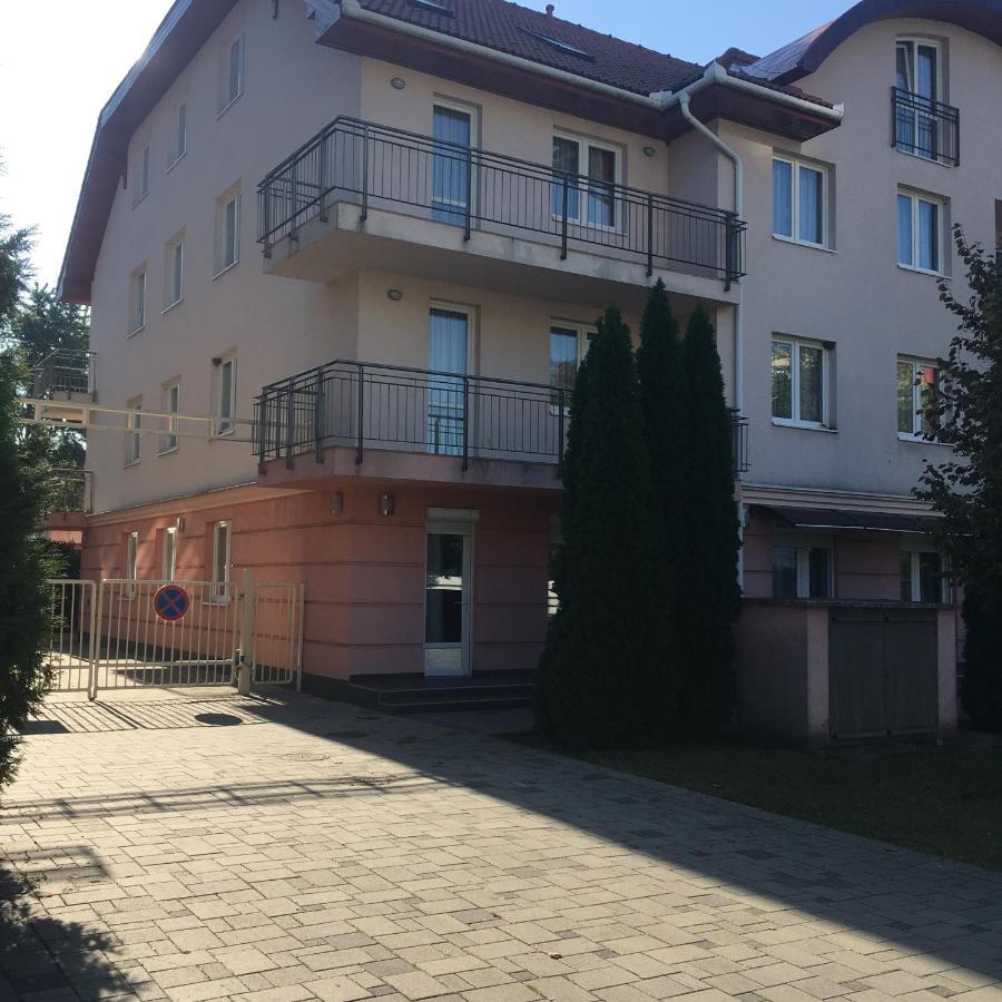 Relax Wellness Studio Hajduszoboszlo Apartment Bagian luar foto